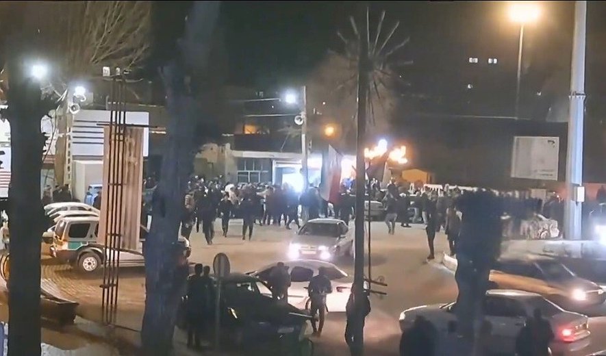 سرکوب کادر درمان و امدادگران داوطلب در ایران