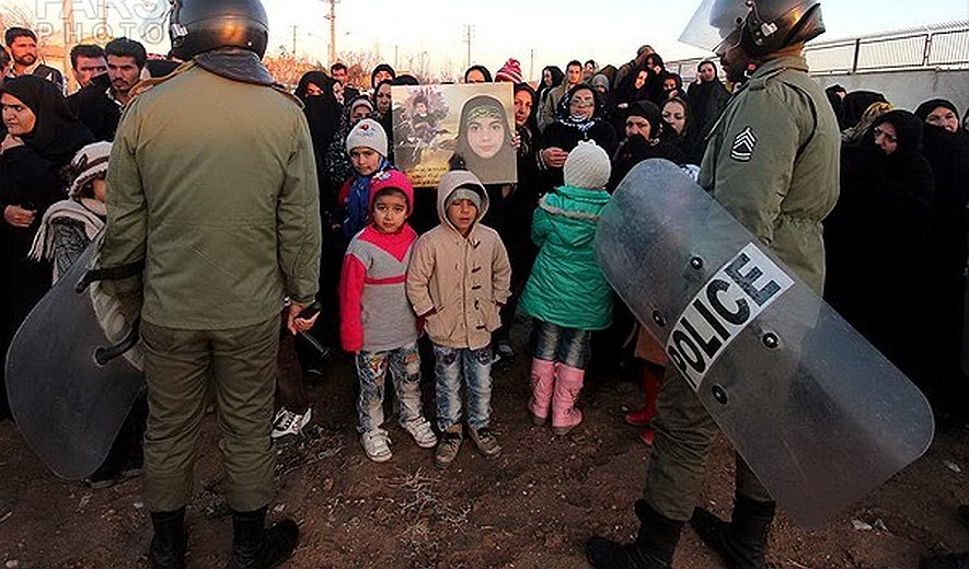 Two prisoners hanged in public in Shiraz (Southern Iran)