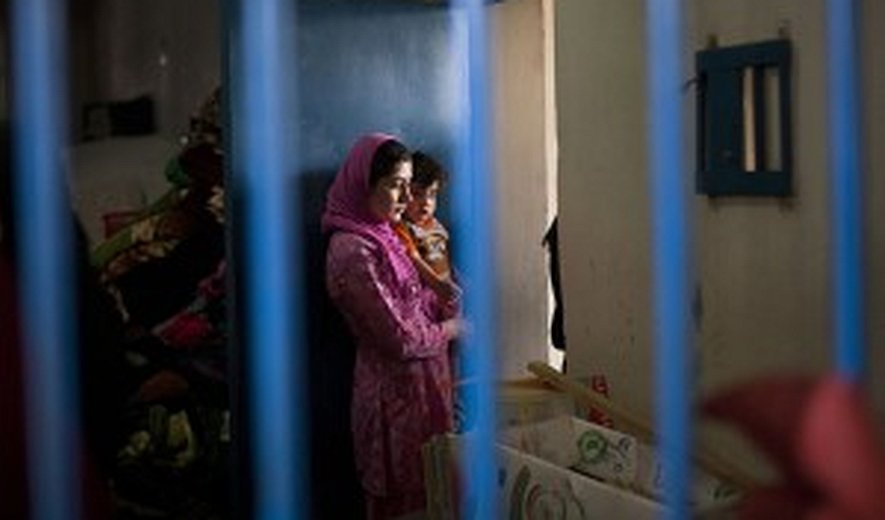 مادران زندان و کودکان خاموش