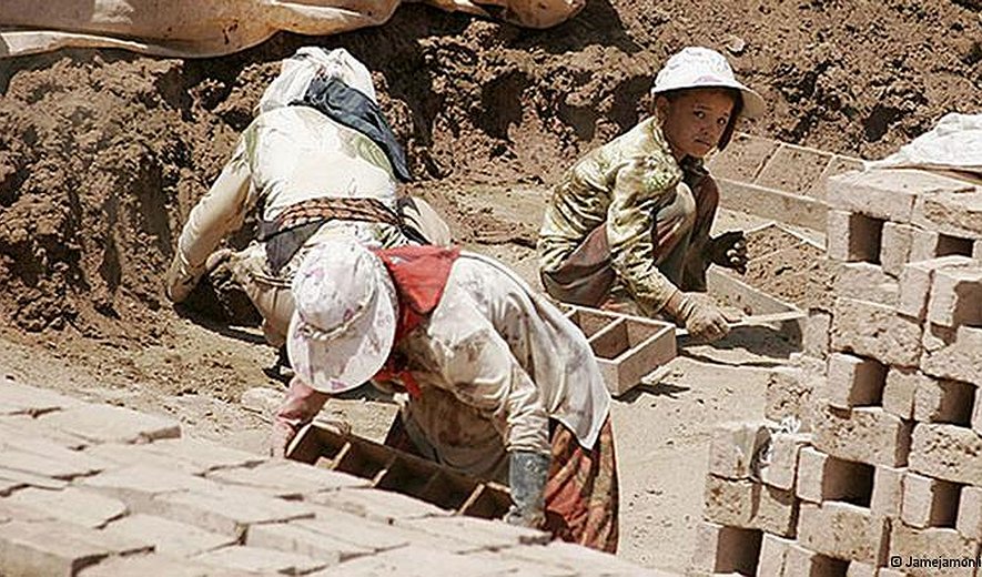 بردگی کودکان در ایران: از کار اجباری تا پورنوگرافی