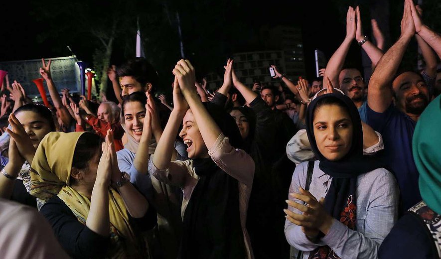 حق شادی در تضاد با اسلام سیاسیِ حاکم- گفت‌و‌گو با نیلوفر غلامی