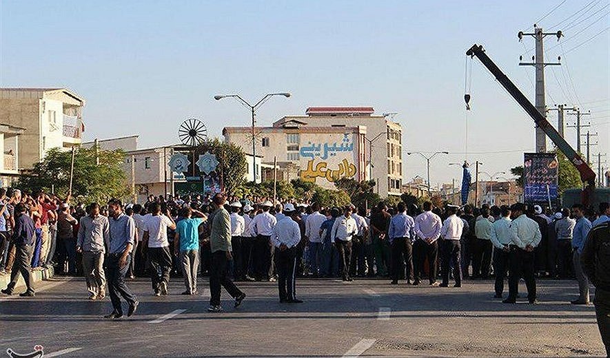 Iran: Man Hanged in Public for Murder 